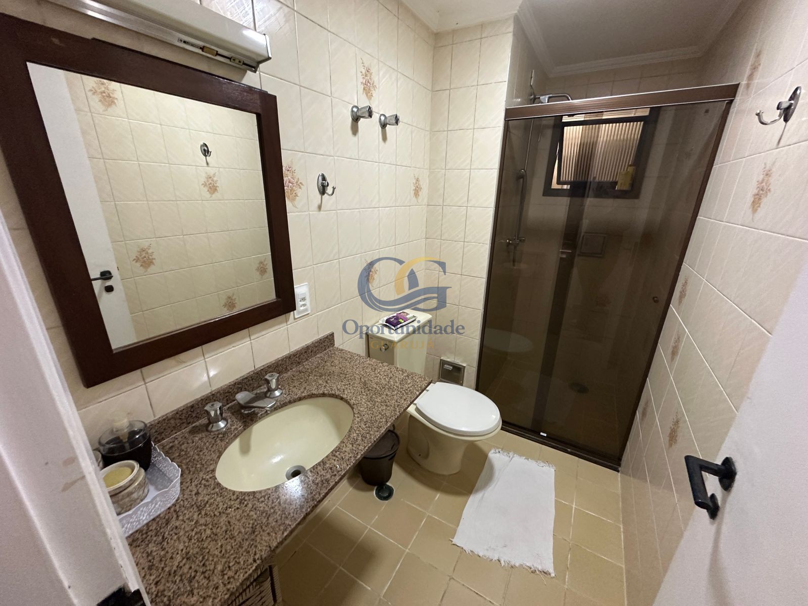 Apartamento na Praia das Pitangueiras, Guarujá - SP