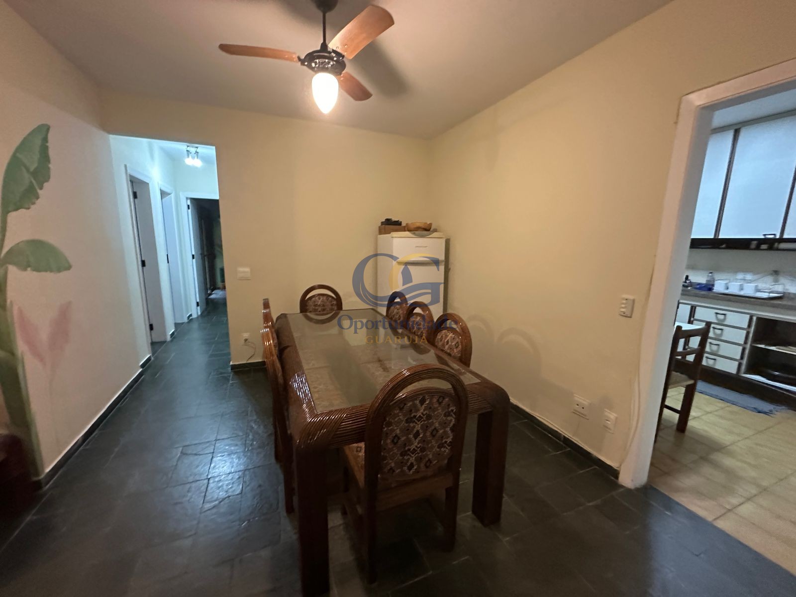 Apartamento na Praia das Pitangueiras, Guarujá - SP