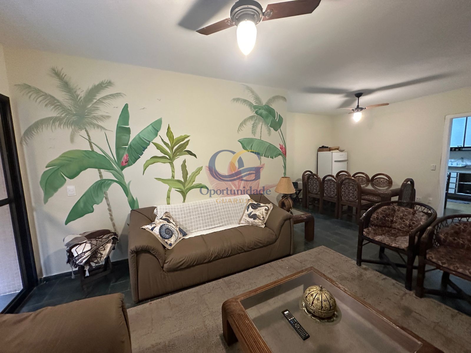 Apartamento na Praia das Pitangueiras, Guarujá - SP
