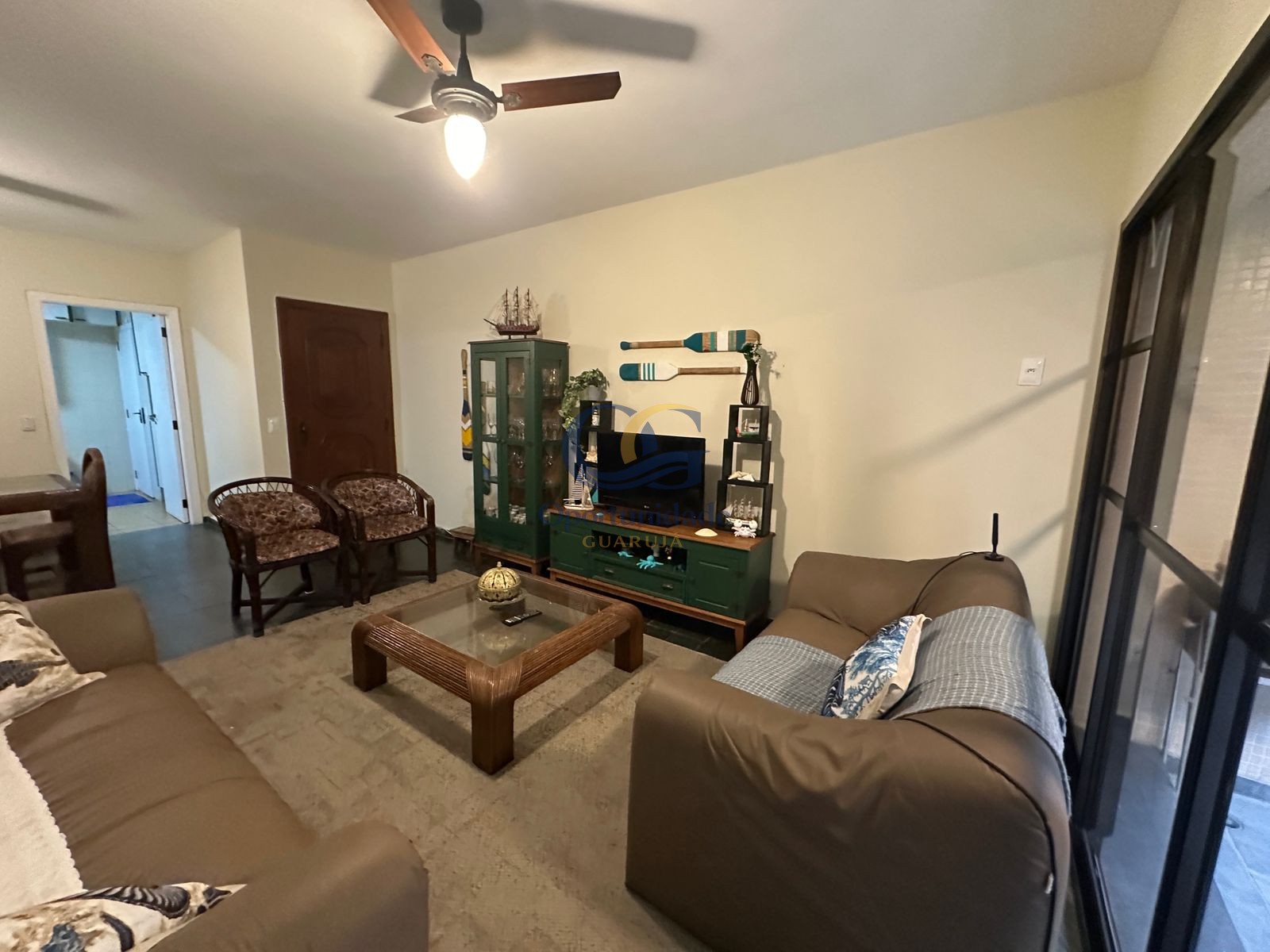 Apartamento na Praia das Pitangueiras, Guarujá - SP