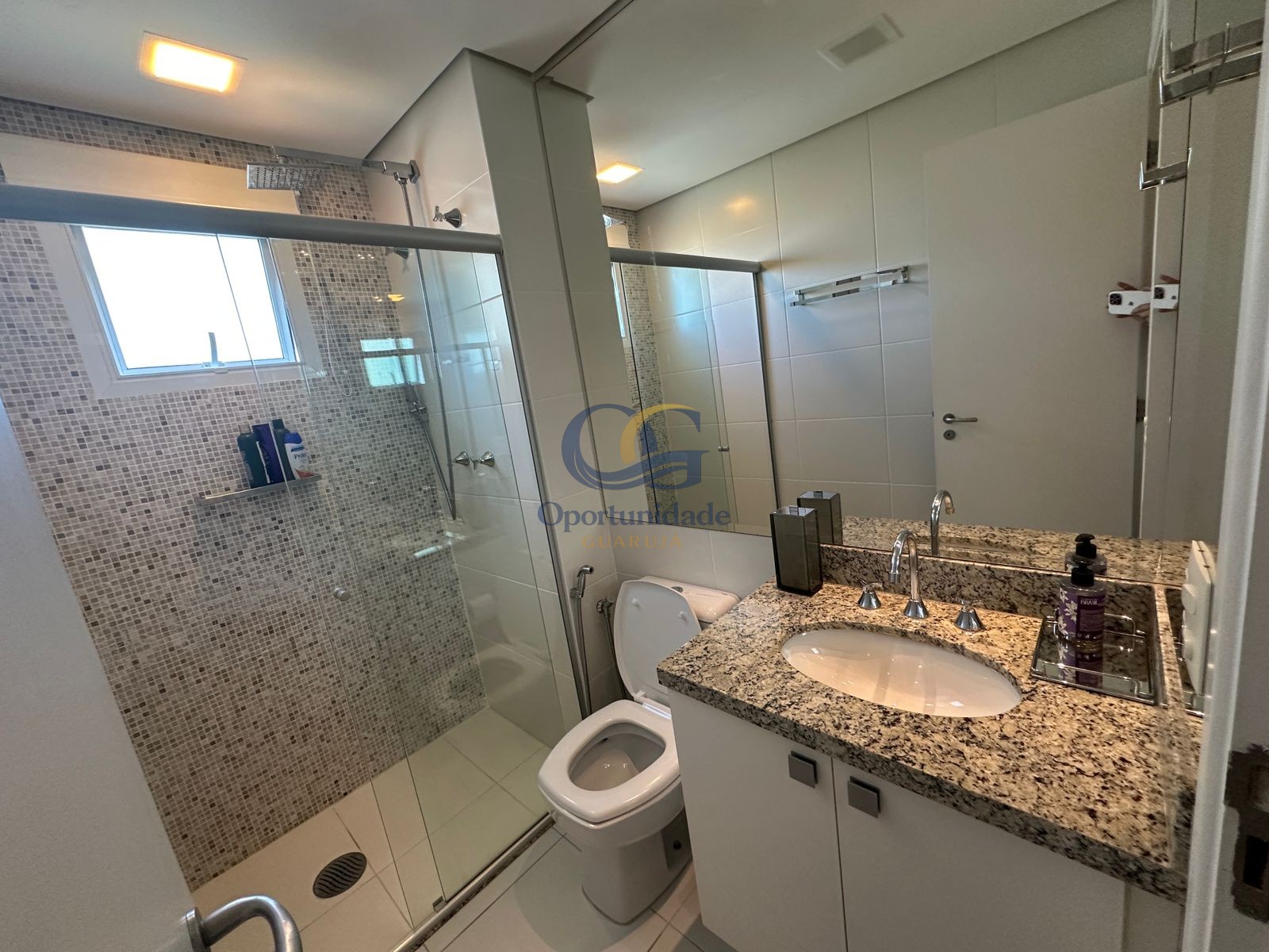Apartamento Frente ao Mar, Praia da Enseada, Guarujá - SP