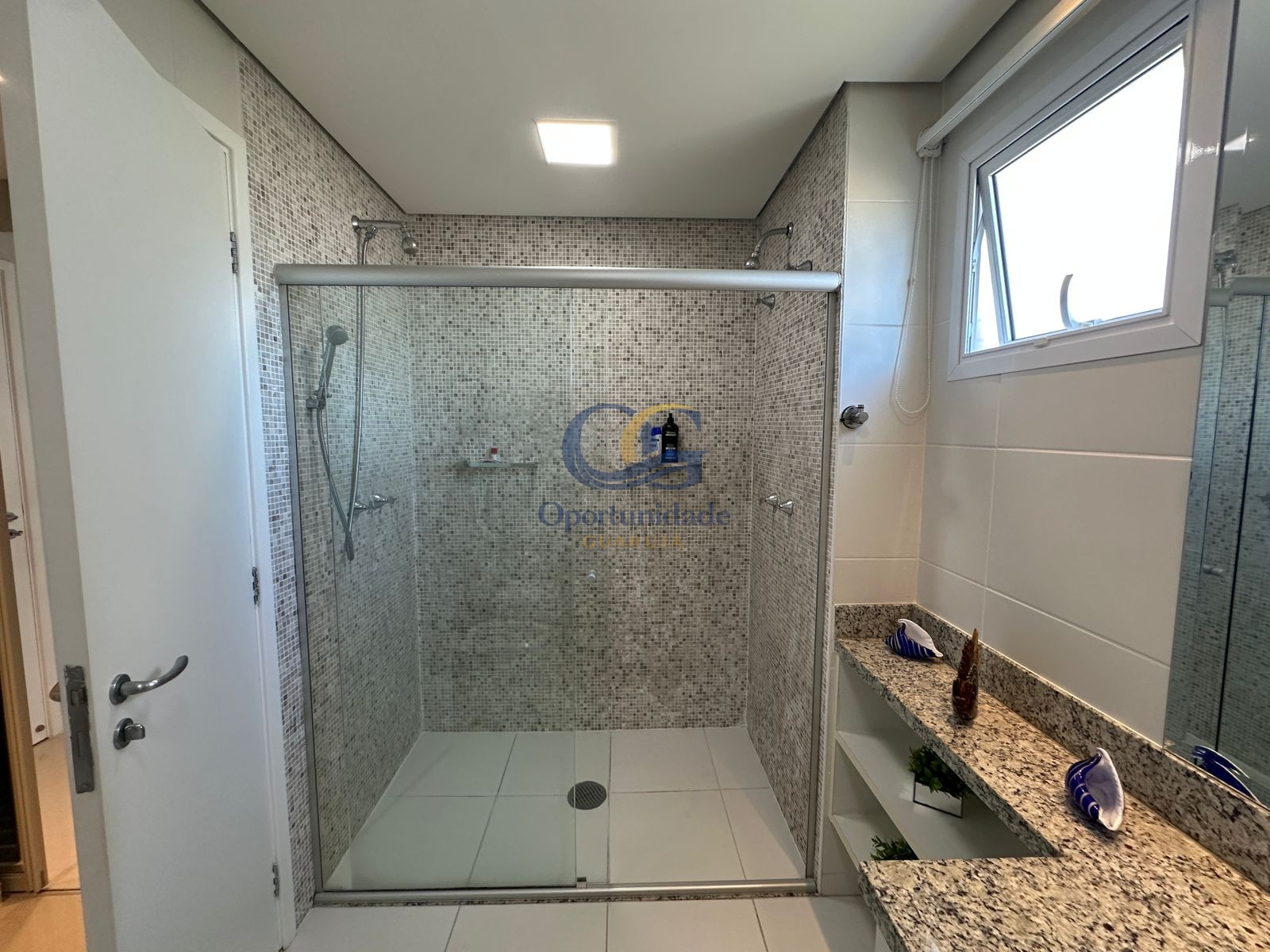 Apartamento Frente ao Mar, Praia da Enseada, Guarujá - SP