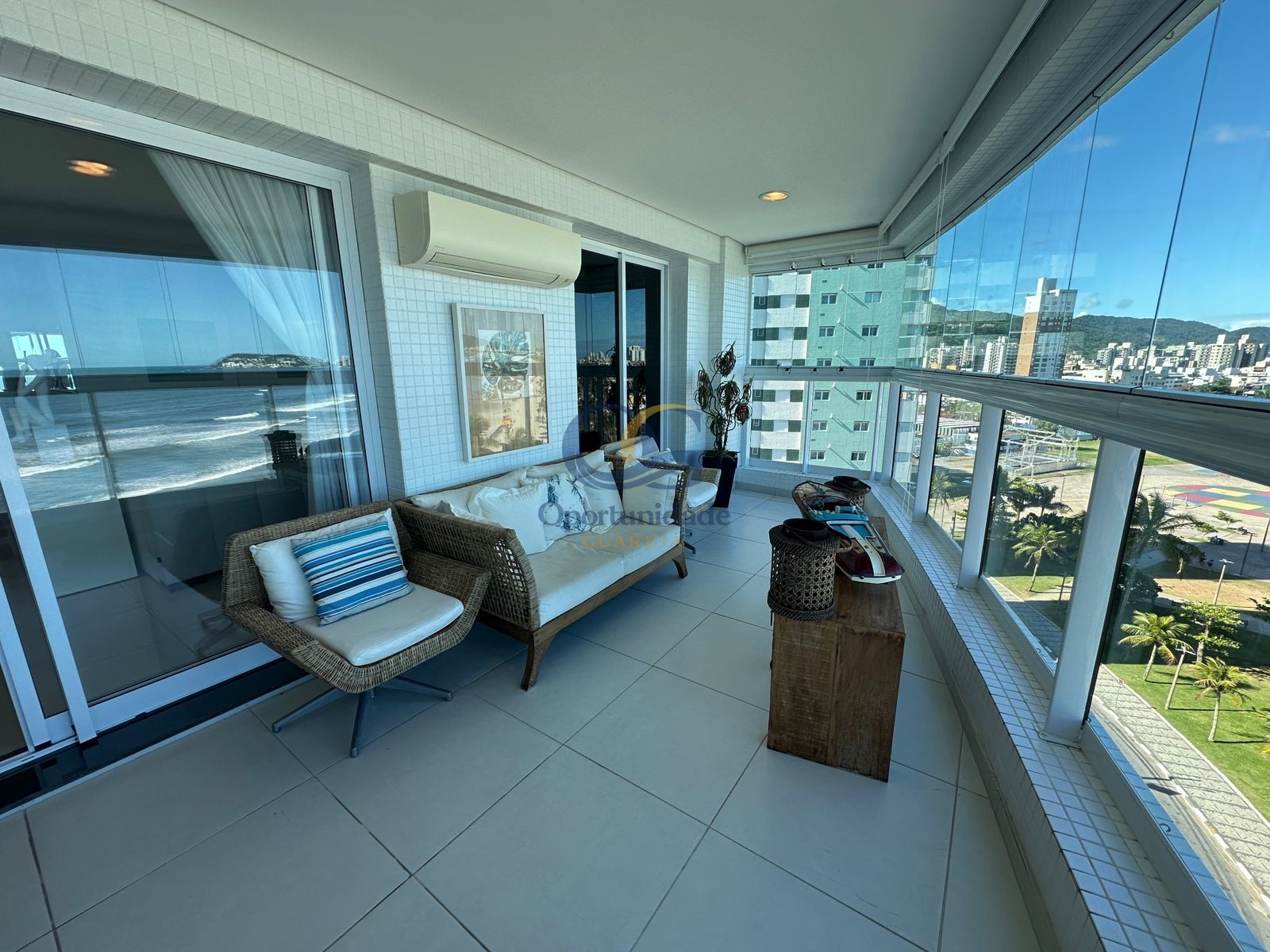 Apartamento Frente ao Mar, Praia da Enseada, Guarujá - SP