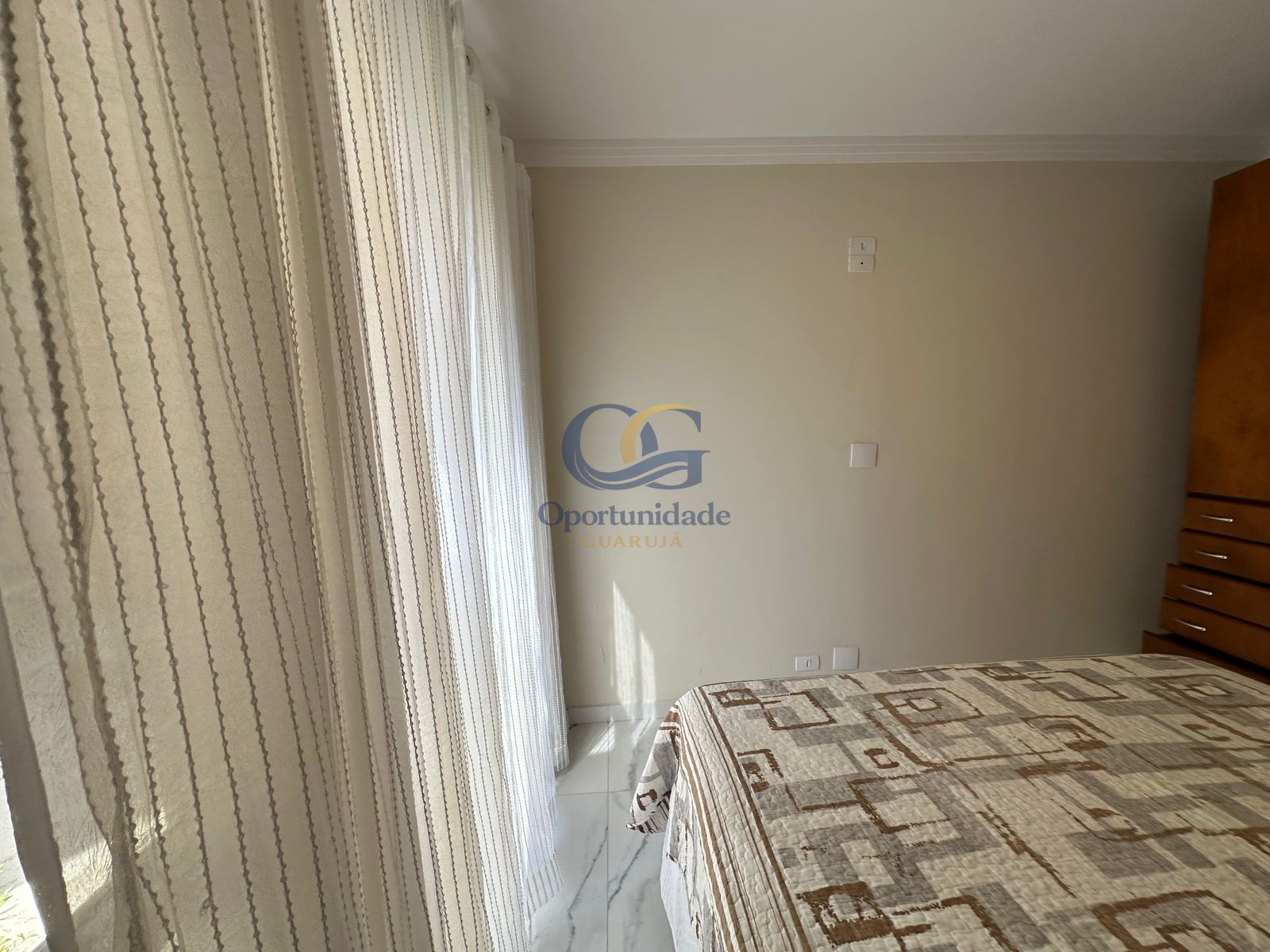 Apartamento na Praia das Pitangueiras, Guarujá - SP