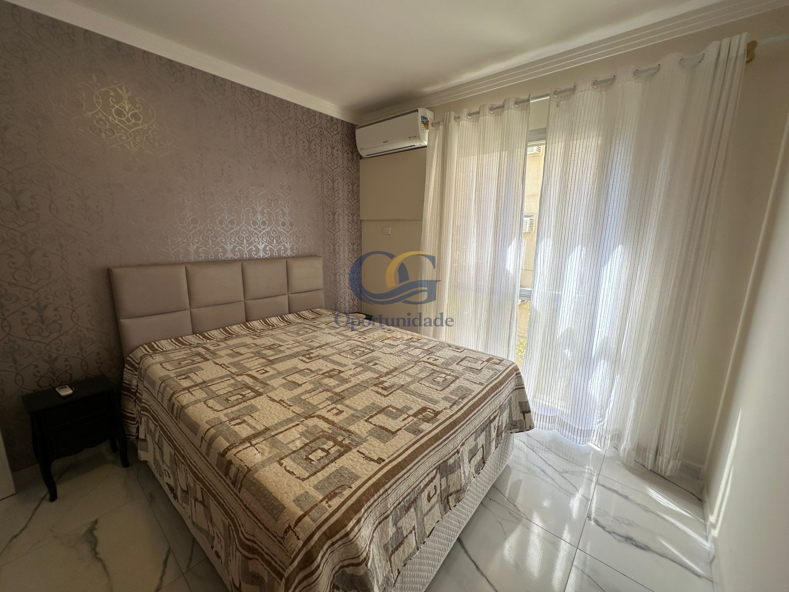 Apartamento na Praia das Pitangueiras, Guarujá - SP
