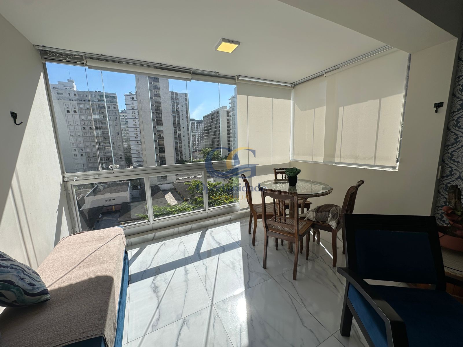 Apartamento na Praia das Pitangueiras, Guarujá - SP