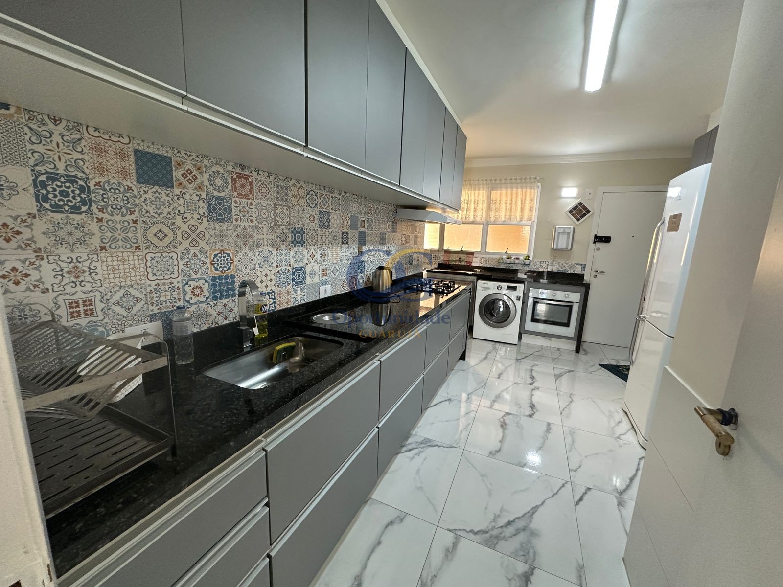 Apartamento na Praia das Pitangueiras, Guarujá - SP