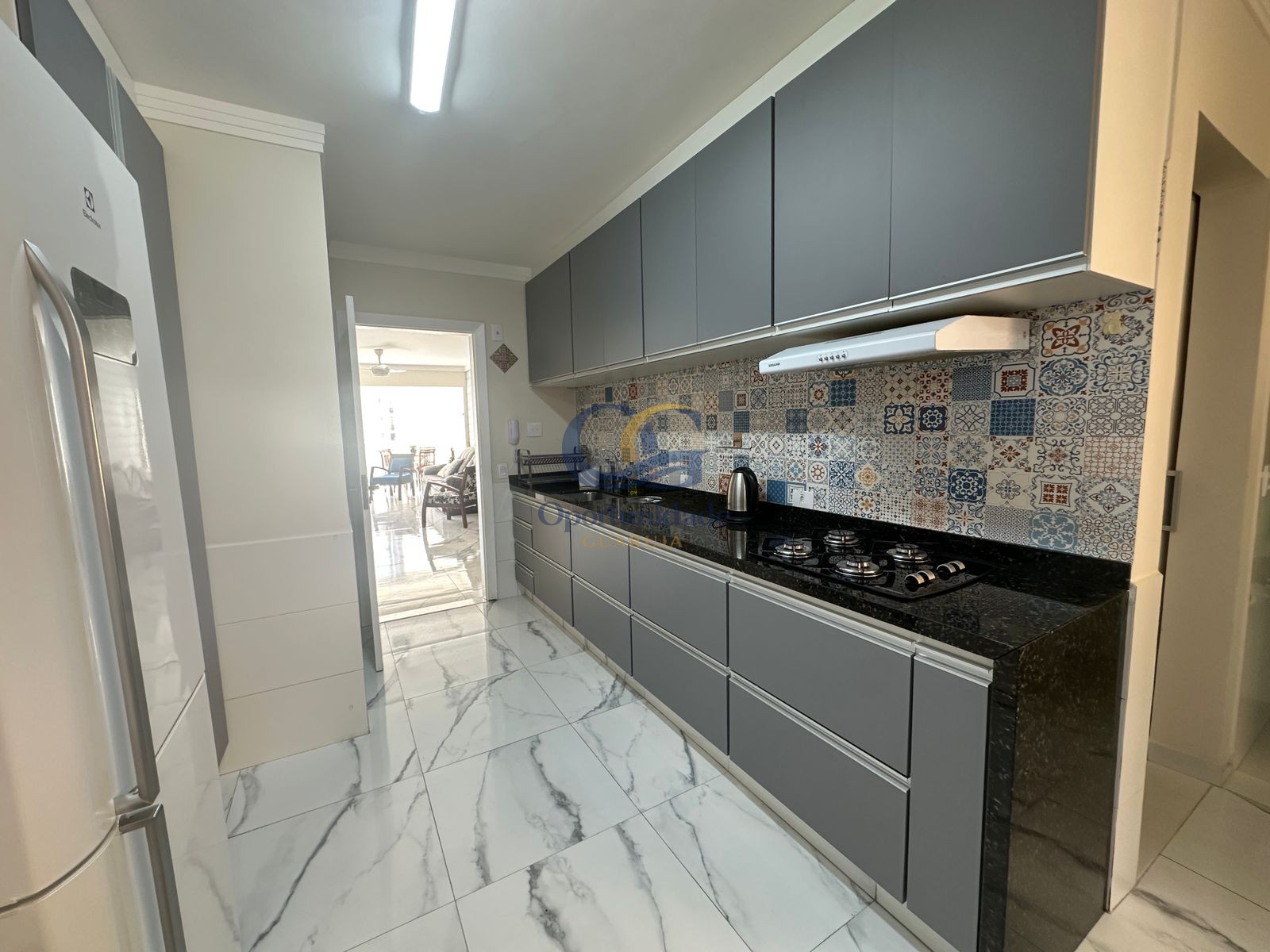Apartamento na Praia das Pitangueiras, Guarujá - SP