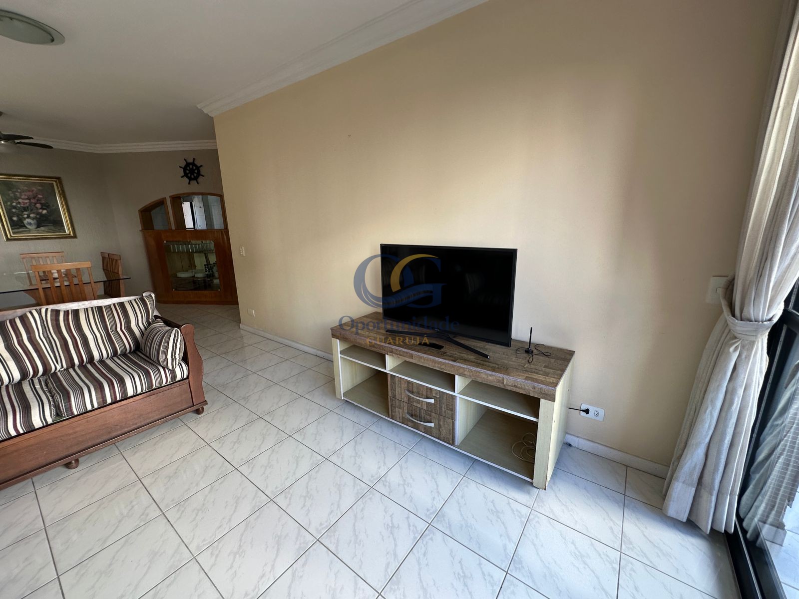 Apartamento na Praia das Pitangueiras, Guarujá - SP