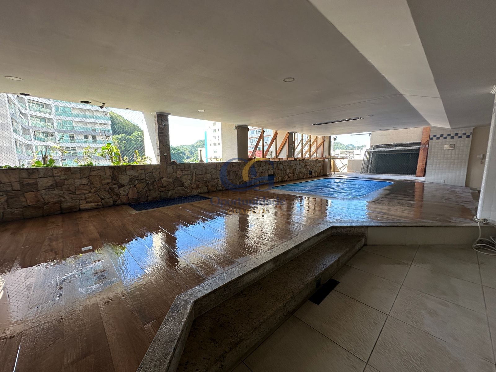 Apartamento na Praia das Pitangueiras, Guarujá - SP