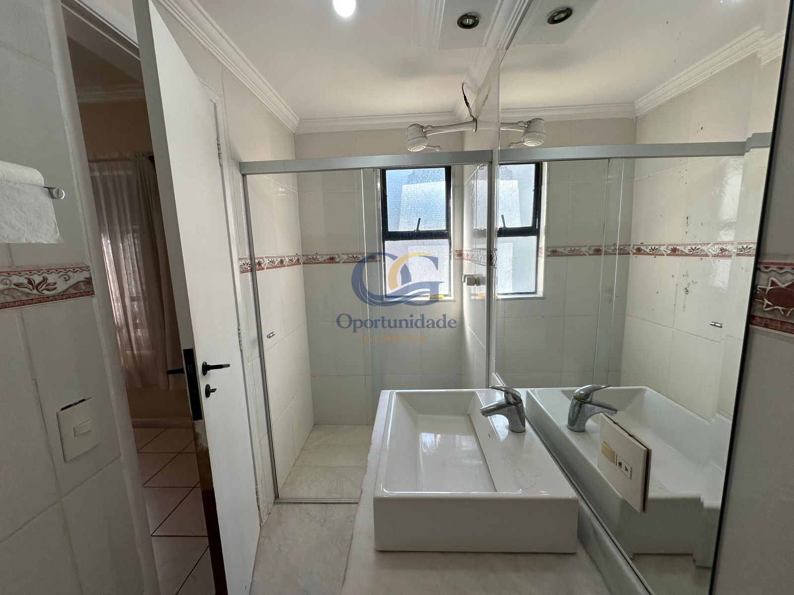 Apartamento na Praia das Pitangueiras, Guarujá - SP