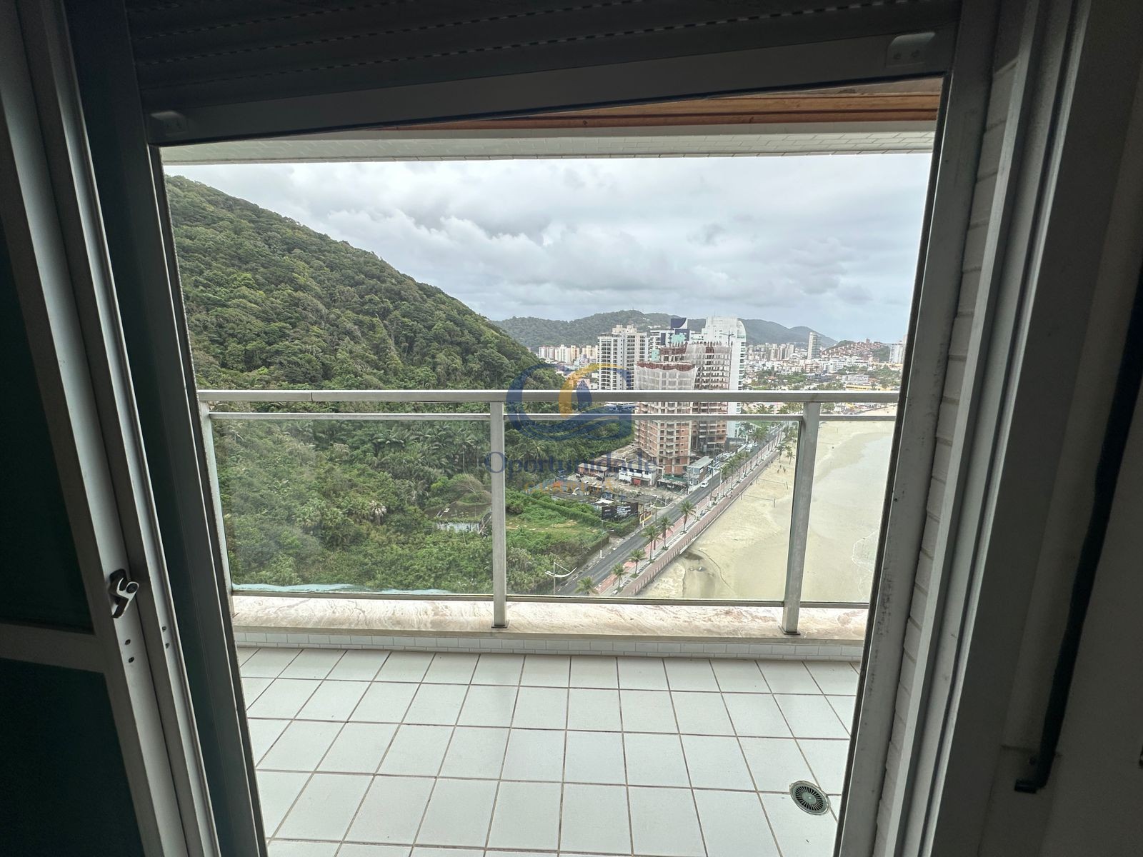 Apartamento Frente ao Mar nas Pitangueiras, Guarujá - SP