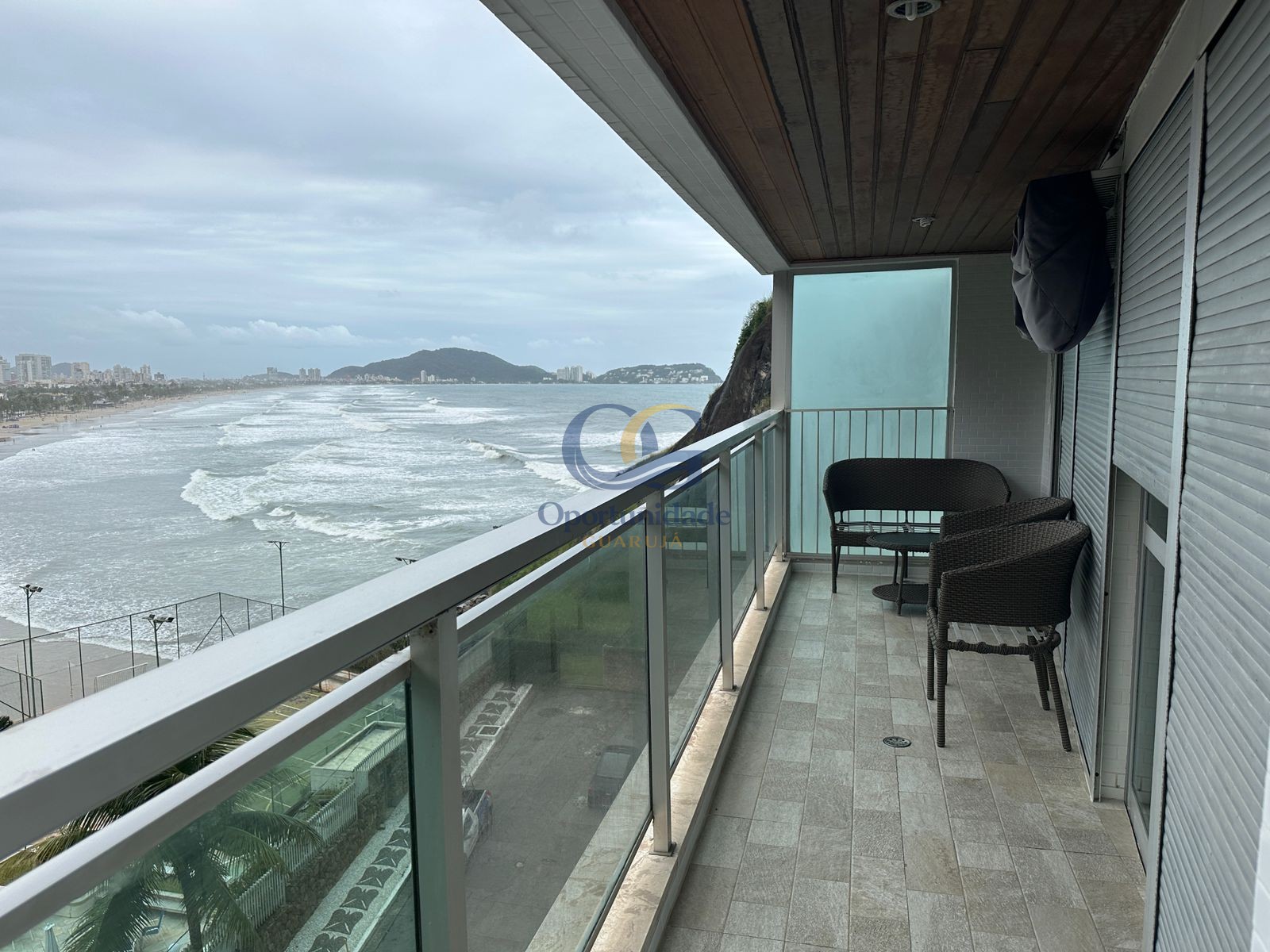 Apartamento Frente ao Mar nas Pitangueiras, Guarujá - SP