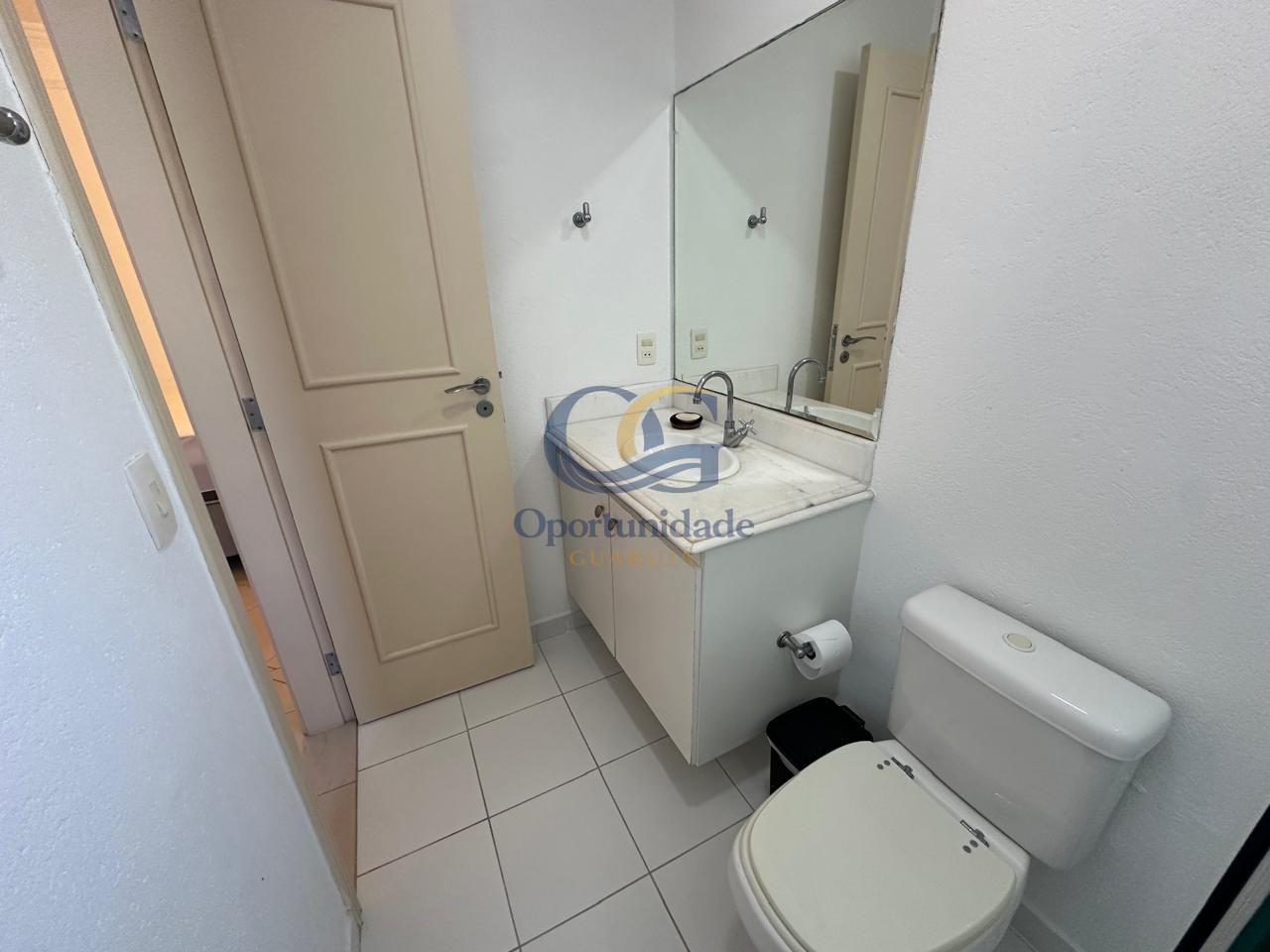 Apartamento na Praia das Pitangueiras, Guarujá - SP