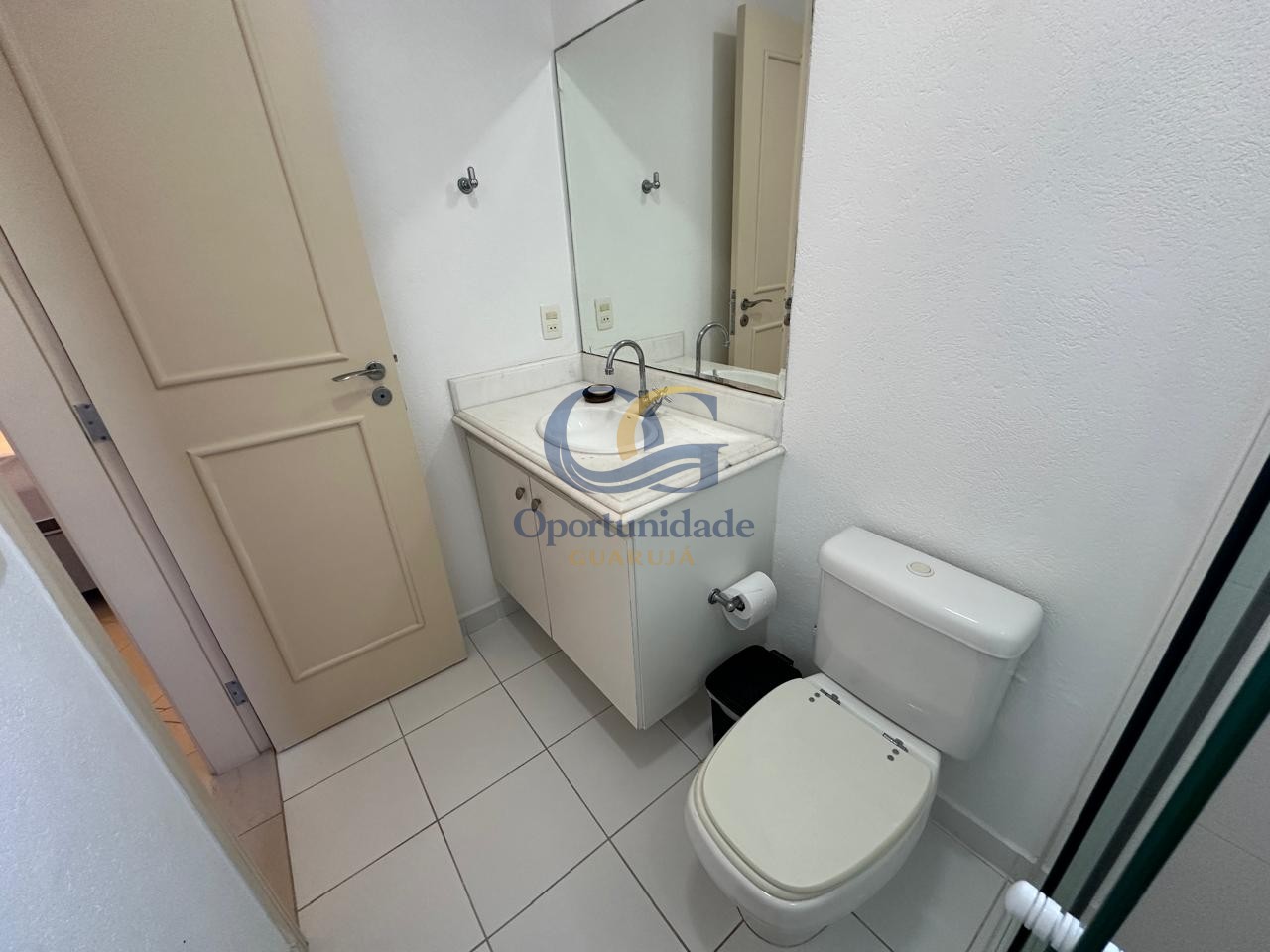 Apartamento na Praia das Pitangueiras, Guarujá - SP