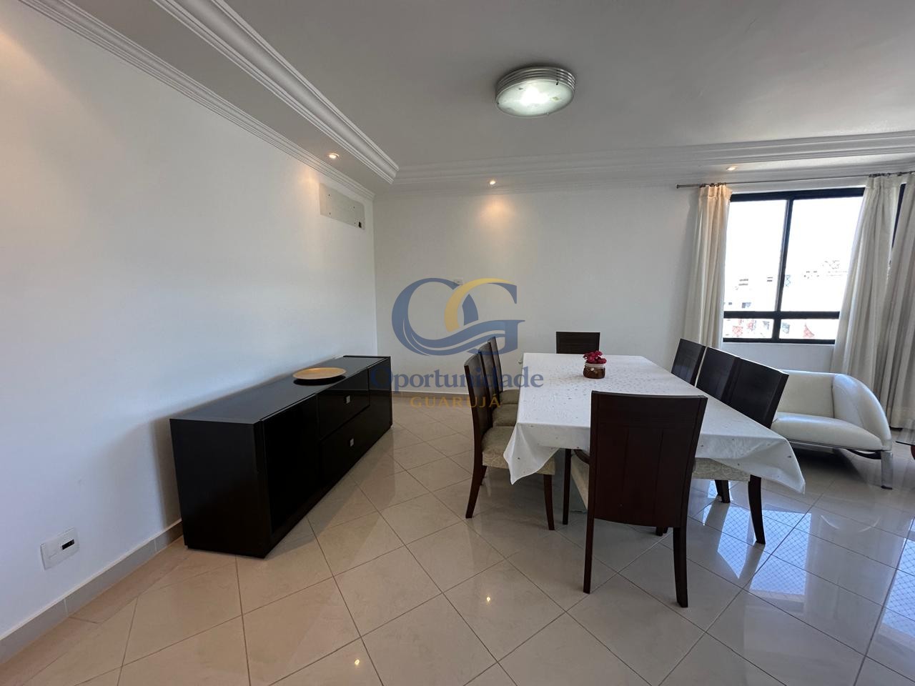 Apartamento na Praia das Pitangueiras, Guarujá - SP