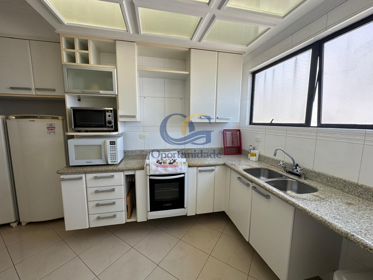 Apartamento na Praia das Pitangueiras, Guarujá - SP