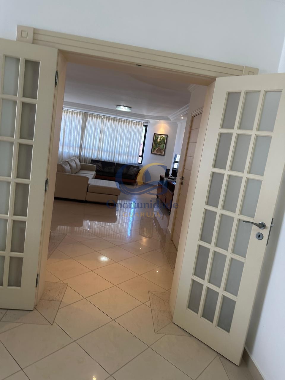 Apartamento na Praia das Pitangueiras, Guarujá - SP