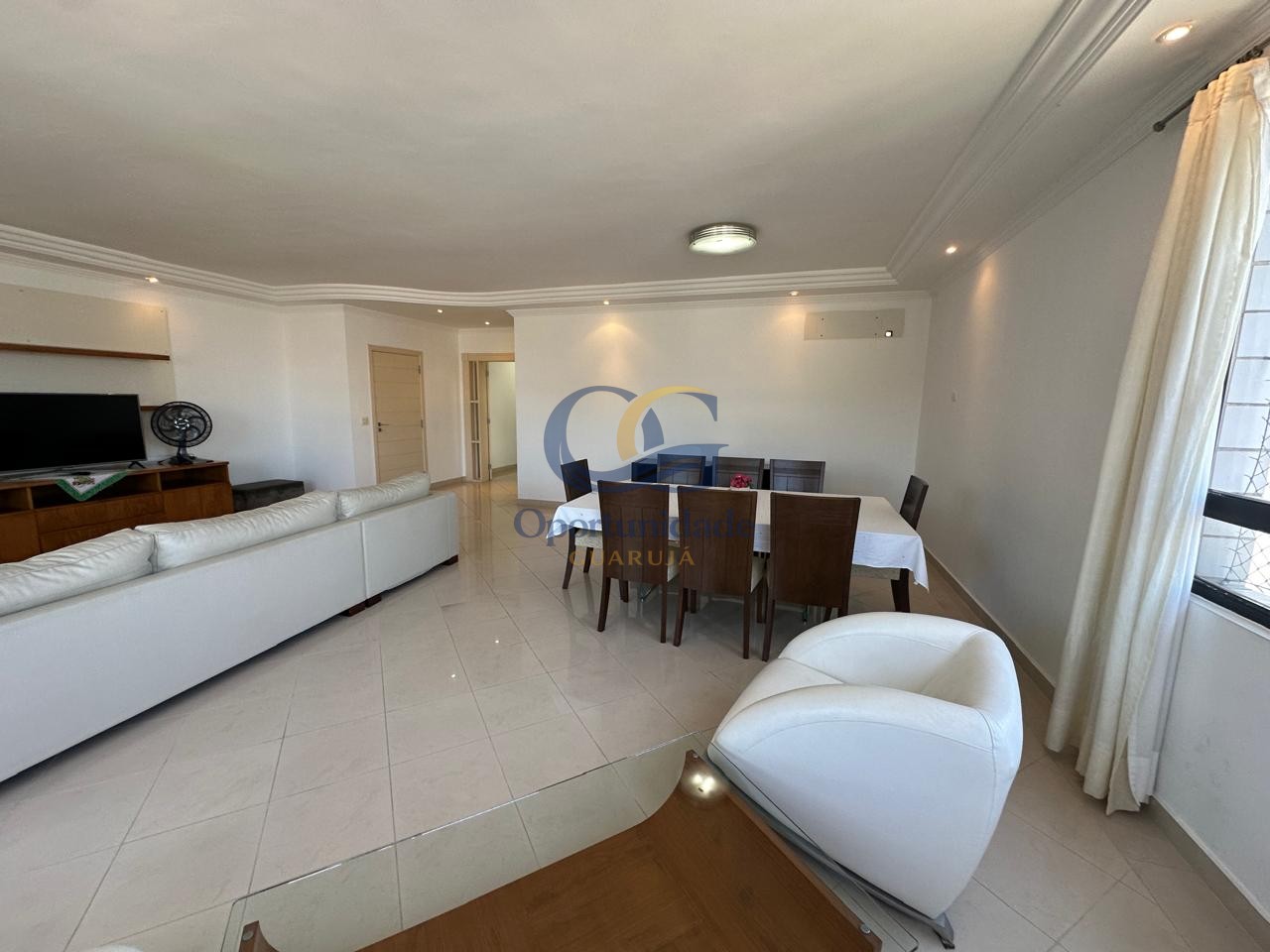 Apartamento na Praia das Pitangueiras, Guarujá - SP