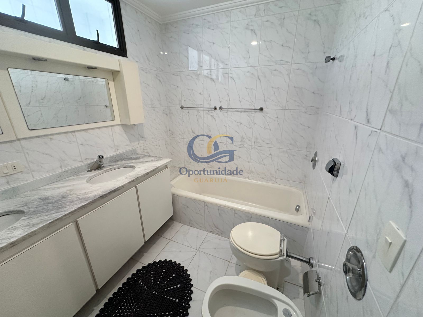 Apartamento Frente ao Mar nas Pitangueiras, Guarujá - SP