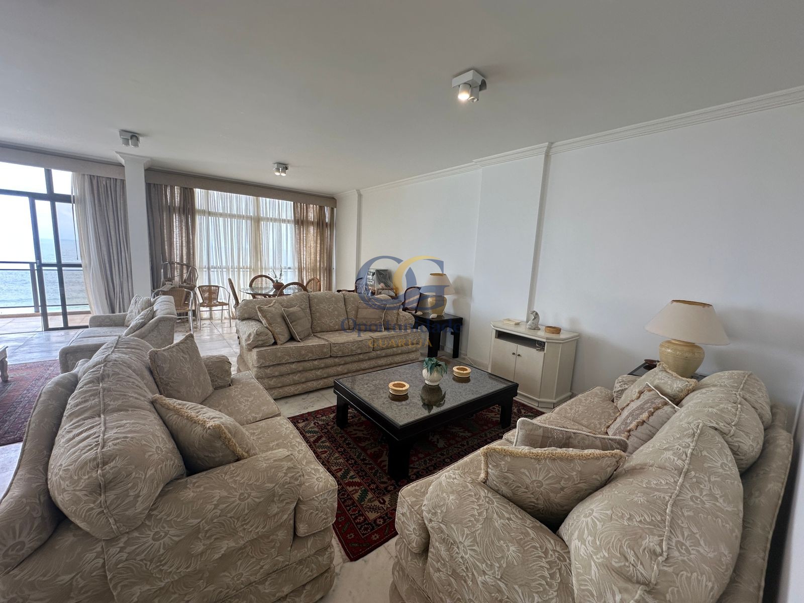 Apartamento Frente ao Mar nas Pitangueiras, Guarujá - SP