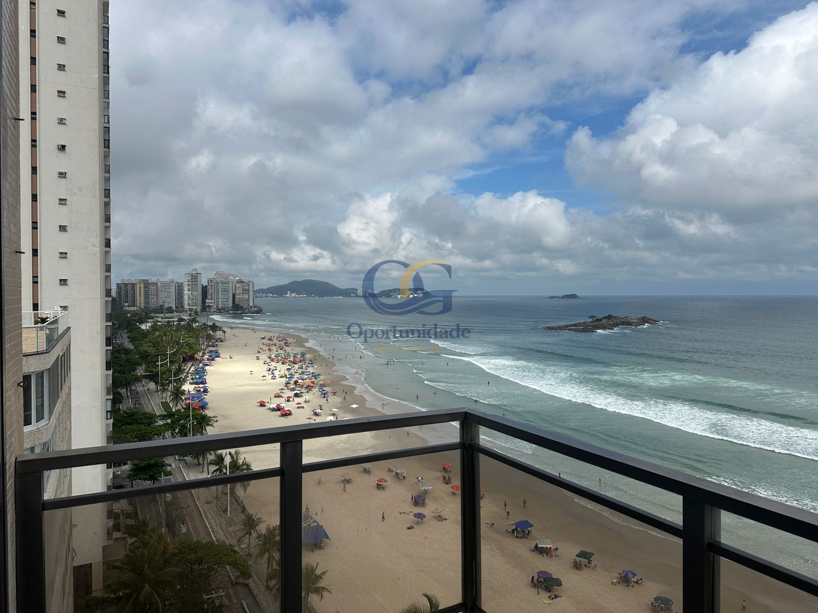 Apartamento Frente ao Mar nas Pitangueiras, Guarujá - SP