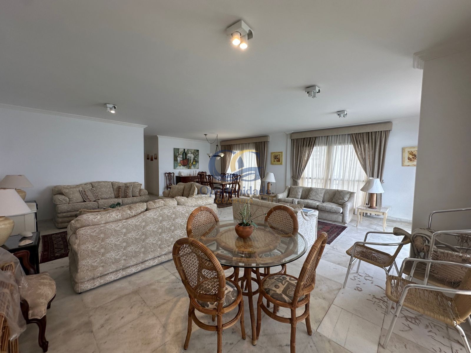 Apartamento Frente ao Mar nas Pitangueiras, Guarujá - SP