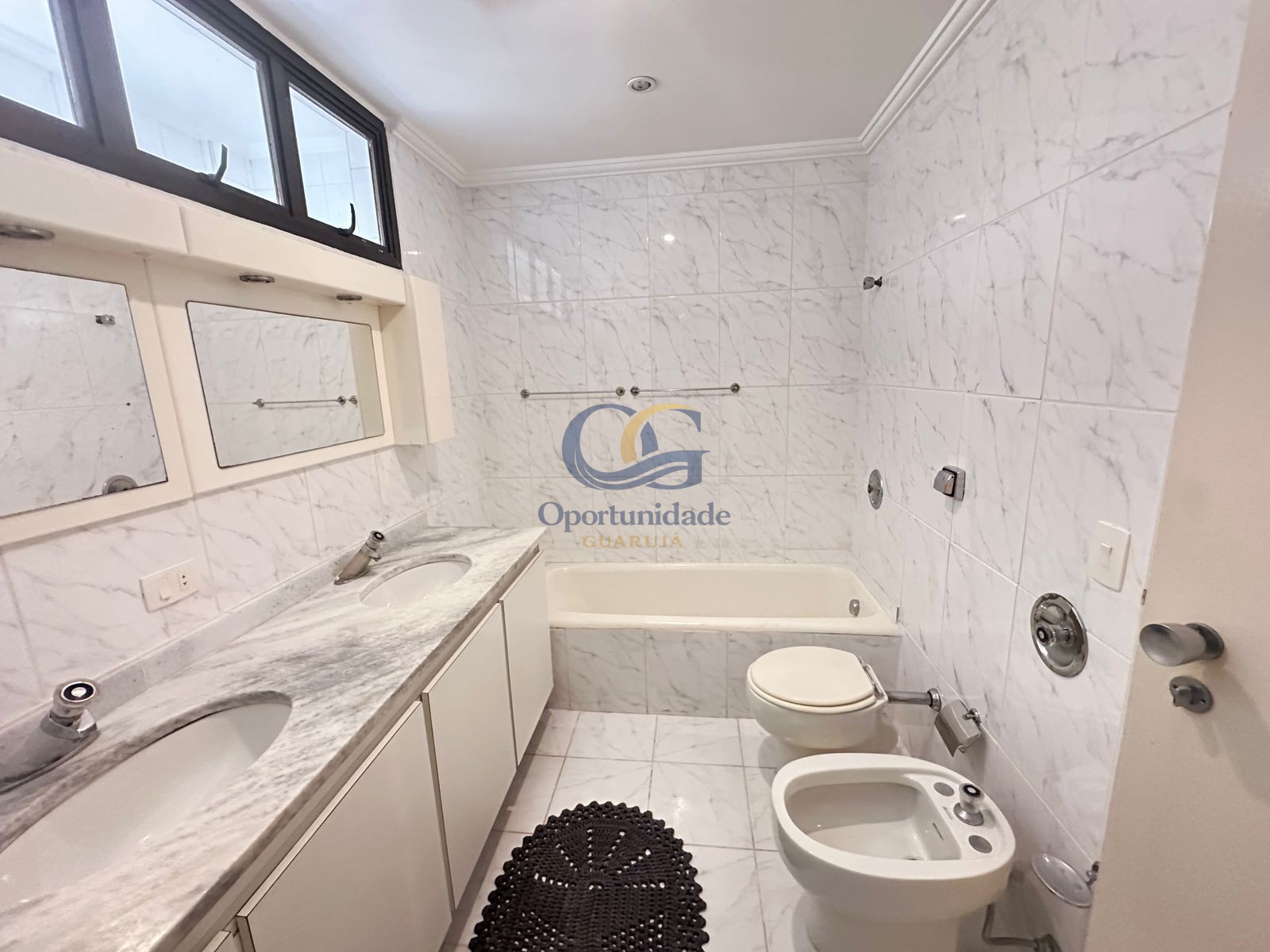 Apartamento Frente ao Mar nas Pitangueiras, Guarujá - SP