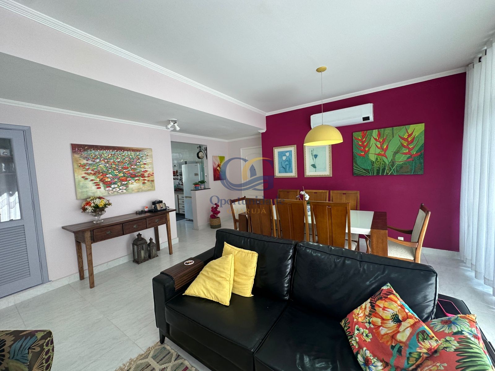 Apartamento na Praia das Pitangueiras, Guarujá - SP