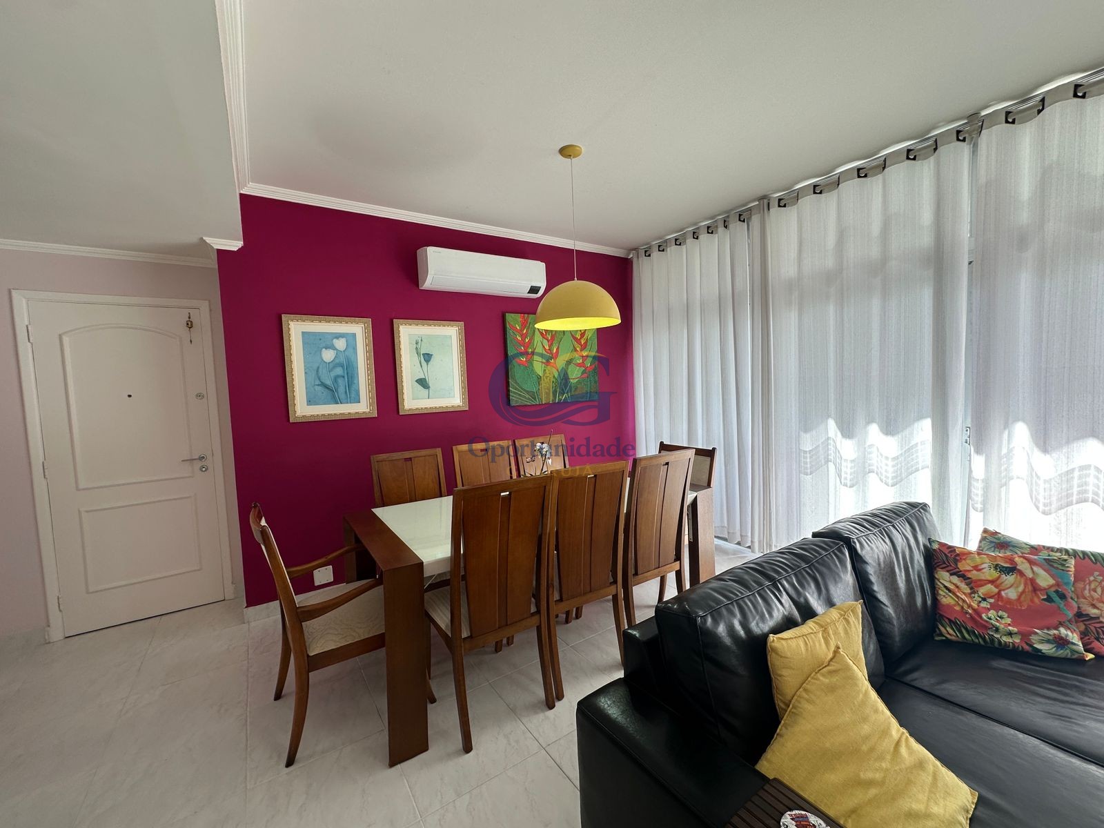 Apartamento na Praia das Pitangueiras, Guarujá - SP