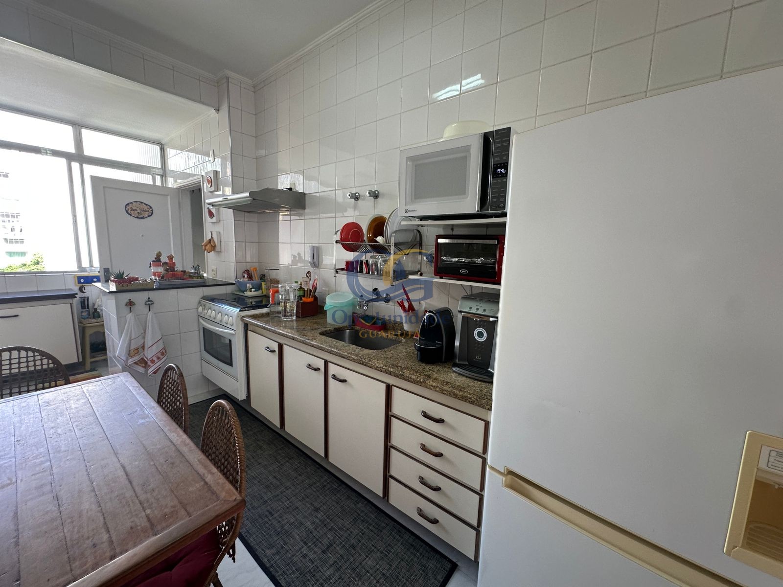 Apartamento na Praia das Pitangueiras, Guarujá - SP