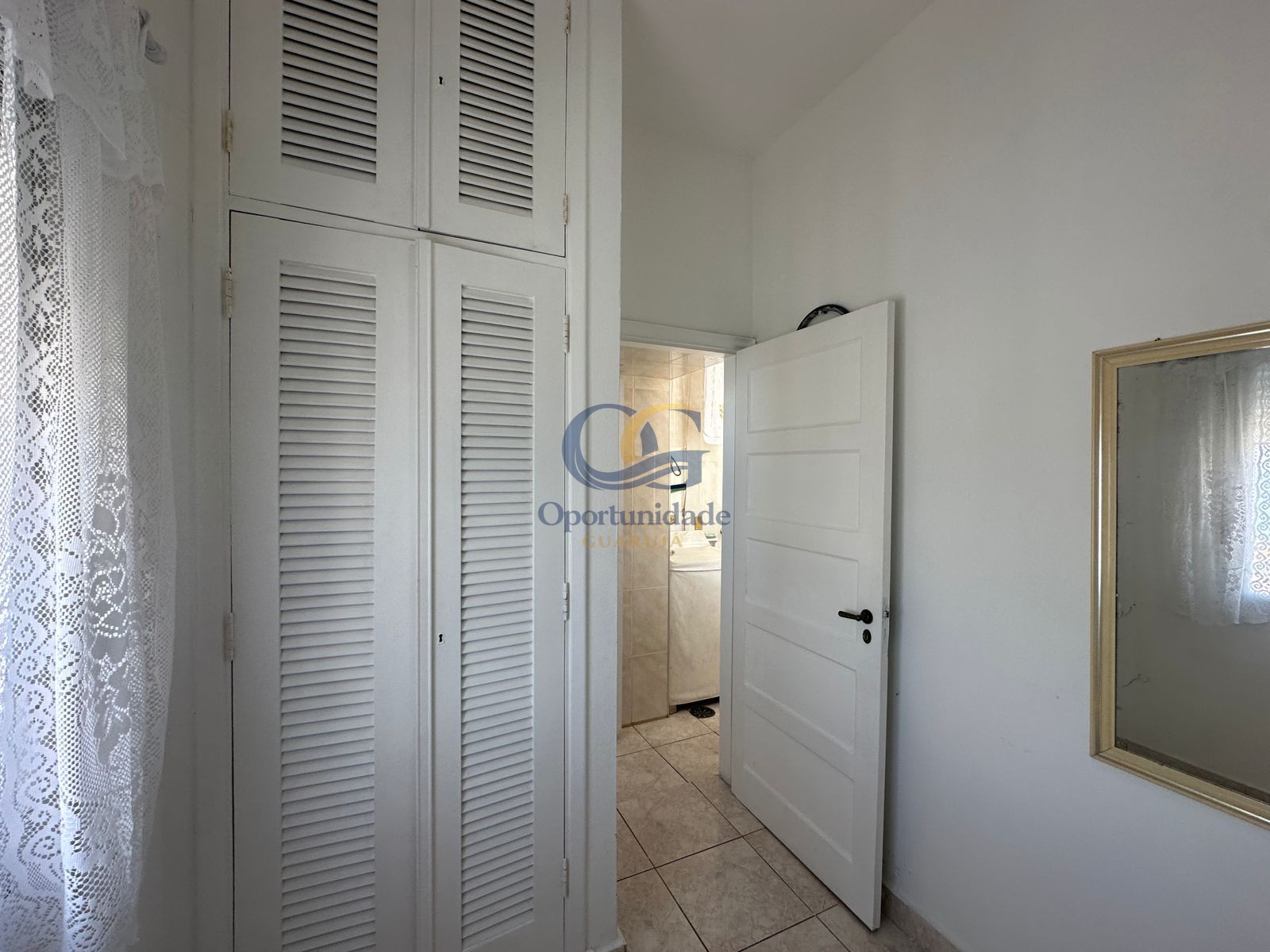 Apartamento na Praia das Pitangueiras, Guarujá - SP