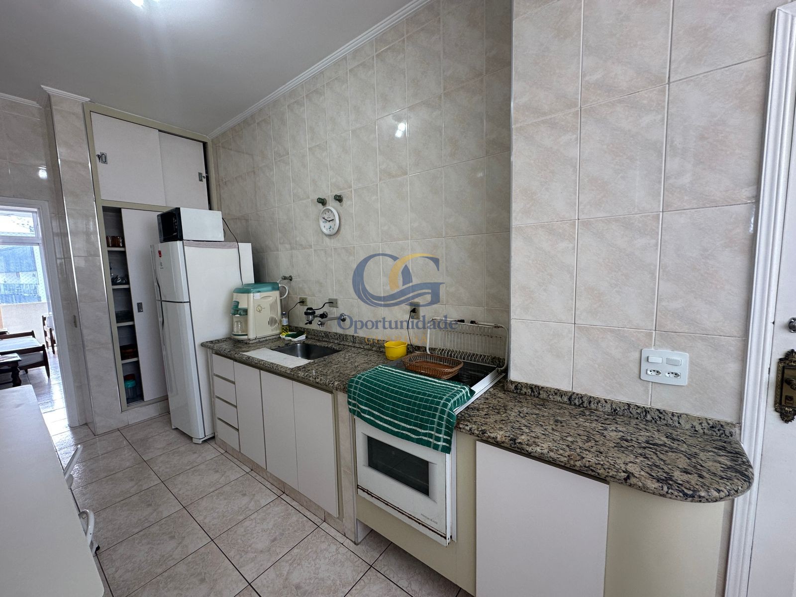 Apartamento na Praia das Pitangueiras, Guarujá - SP
