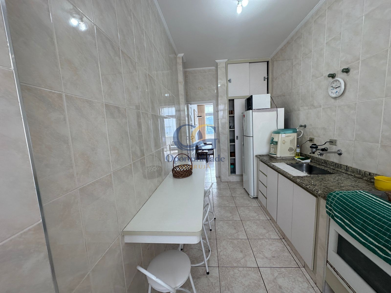 Apartamento na Praia das Pitangueiras, Guarujá - SP