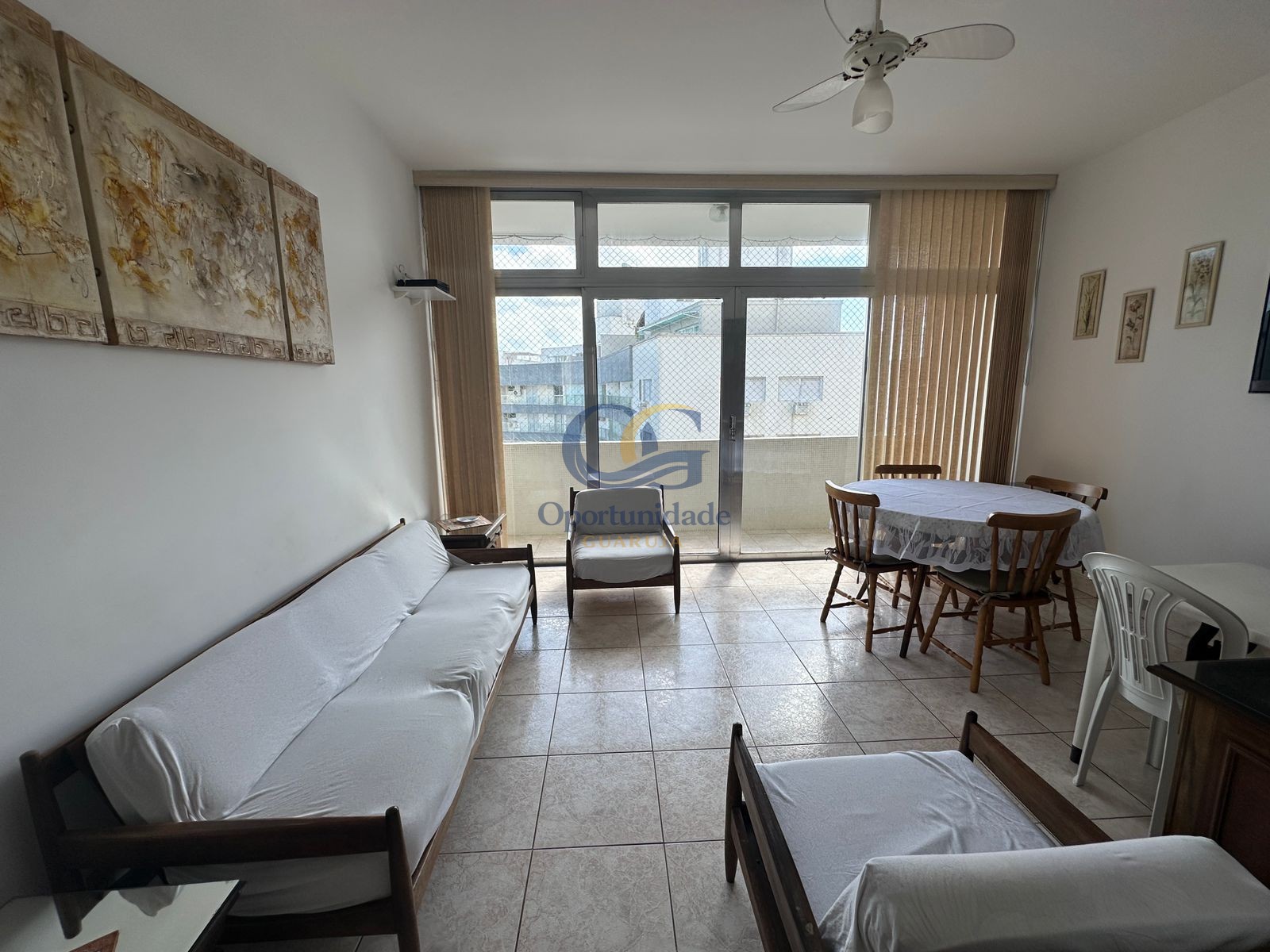 Apartamento na Praia das Pitangueiras, Guarujá - SP
