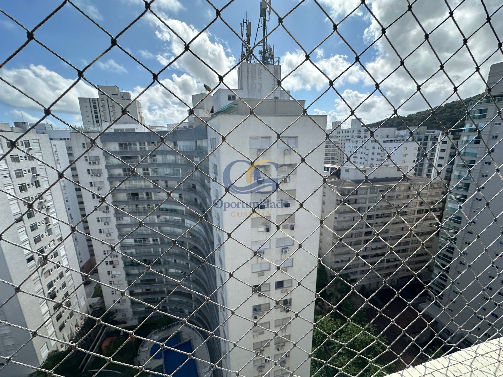 Apartamento na Praia das Pitangueiras, Guarujá - SP