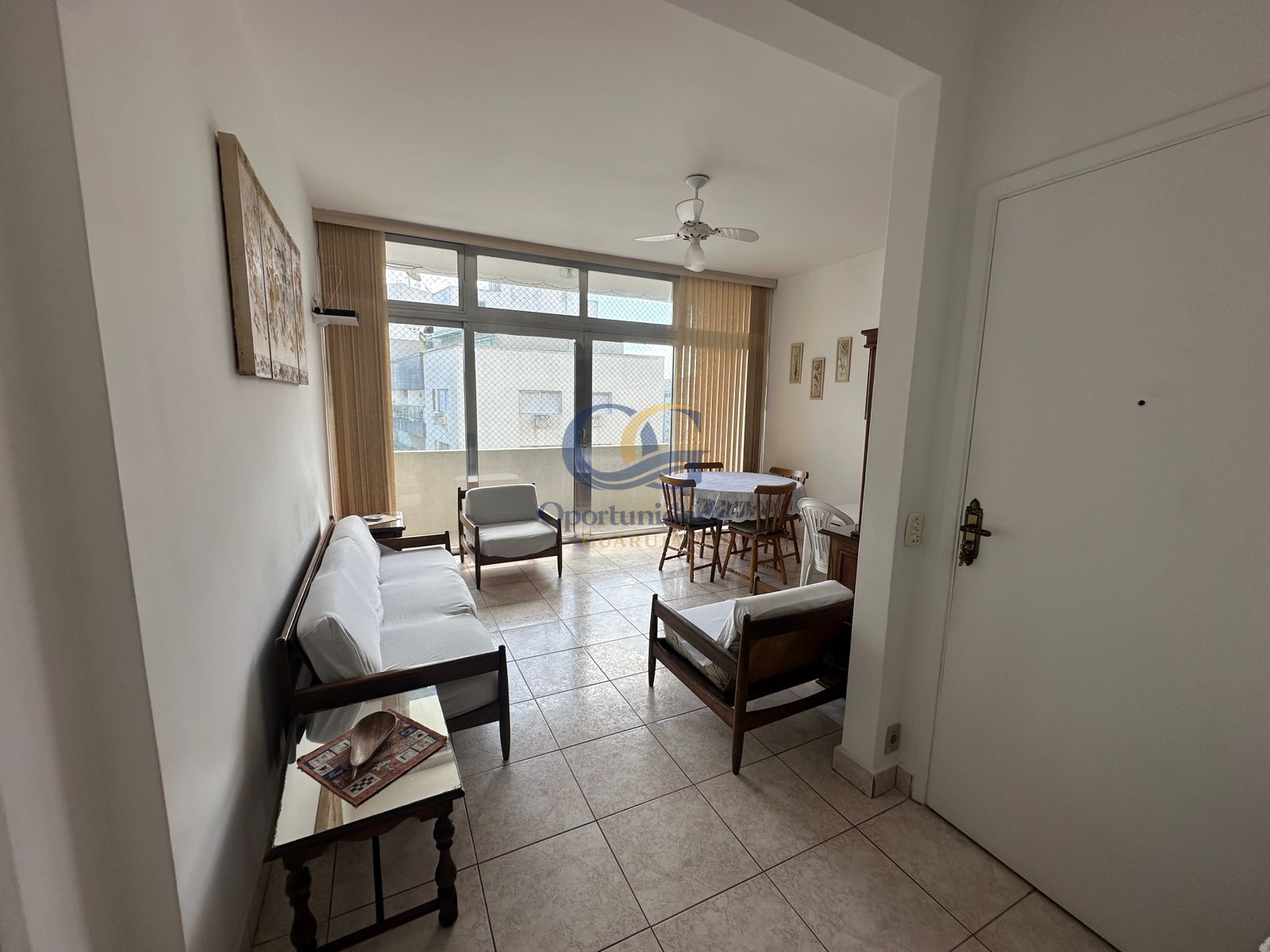 Apartamento na Praia das Pitangueiras, Guarujá - SP