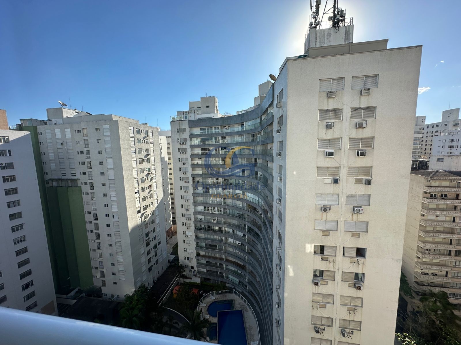Apartamento na Praia das Pitangueiras, Guarujá - SP