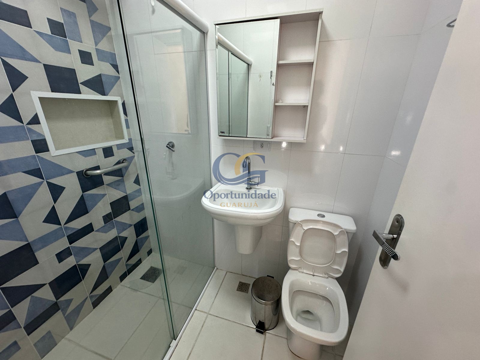 Apartamento na Praia das Pitangueiras, Guarujá - SP