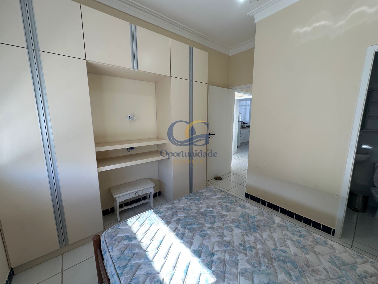 Apartamento na Praia das Pitangueiras, Guarujá - SP
