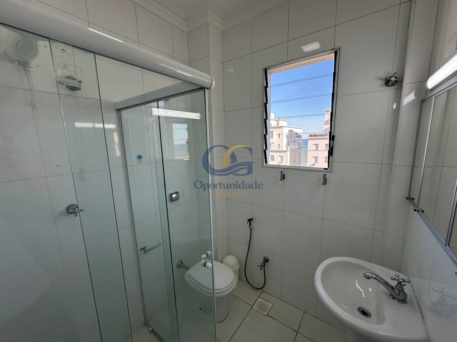 Apartamento na Praia das Pitangueiras, Guarujá - SP