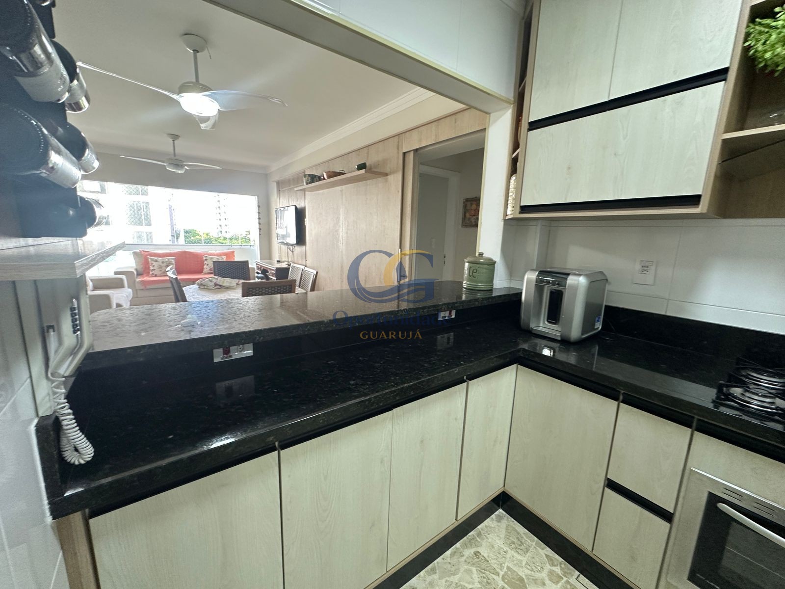 Apartamento na Praia das Pitangueiras, Guarujá - SP