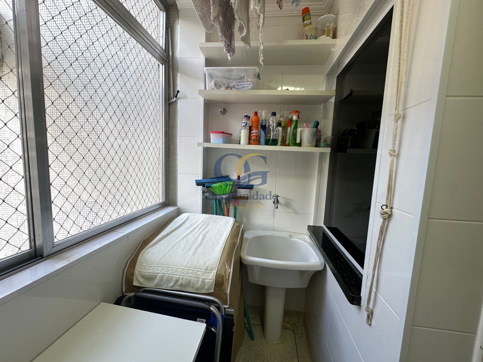 Apartamento na Praia das Pitangueiras, Guarujá - SP