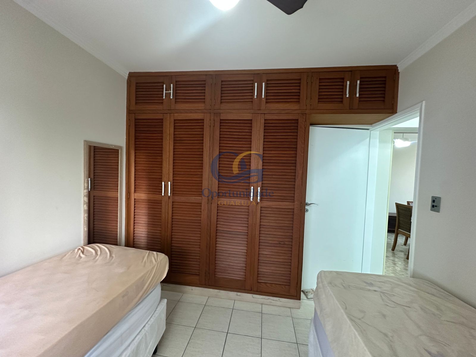 Apartamento na Praia das Pitangueiras, Guarujá - SP