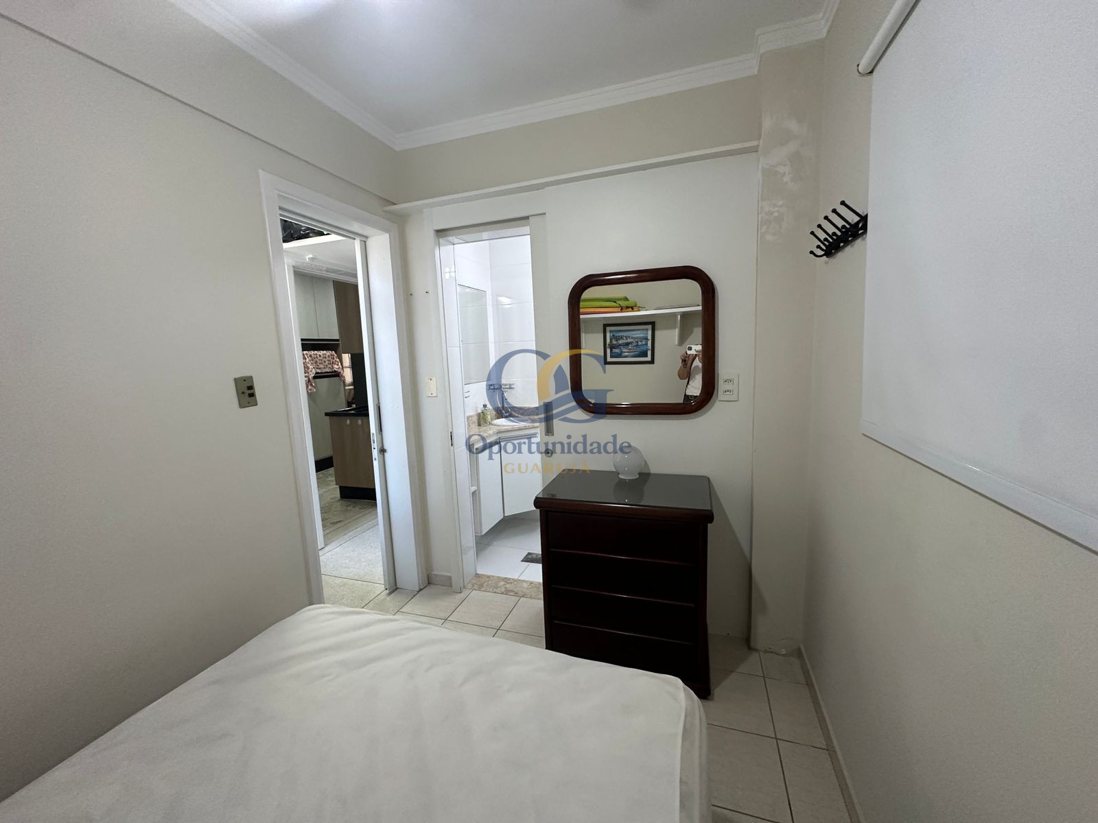Apartamento na Praia das Pitangueiras, Guarujá - SP