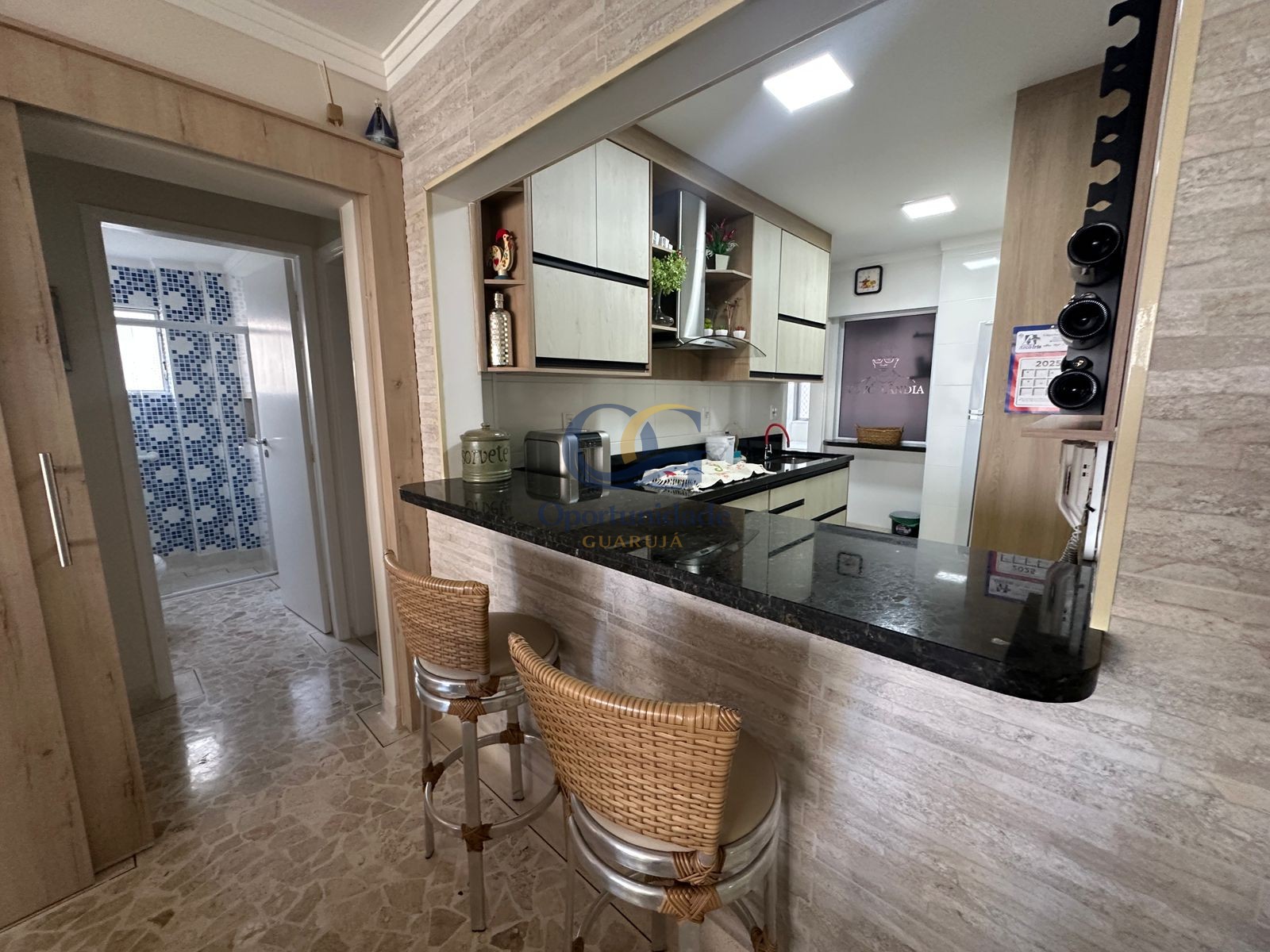 Apartamento na Praia das Pitangueiras, Guarujá - SP