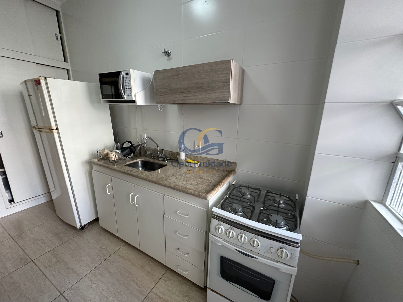 Apartamento na Praia das Pitangueiras, Guarujá - SP