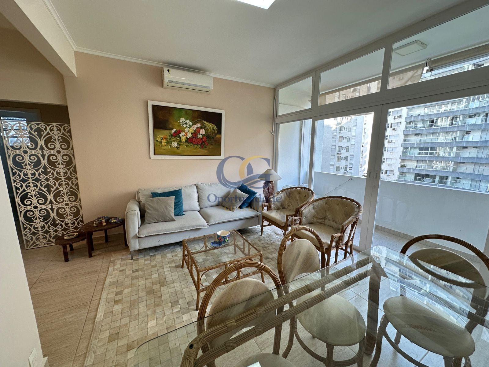 Apartamento na Praia das Pitangueiras, Guarujá - SP
