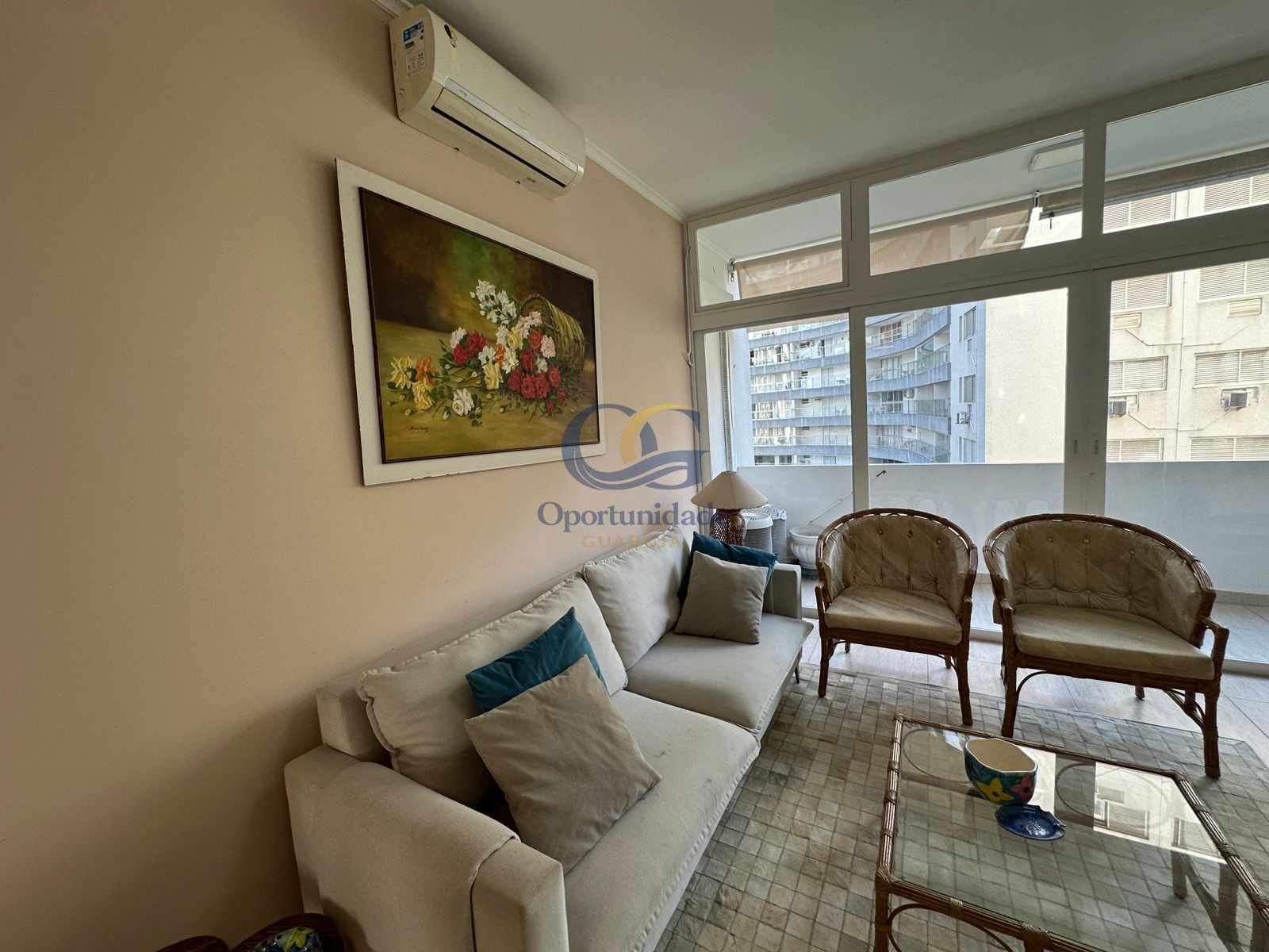 Apartamento na Praia das Pitangueiras, Guarujá - SP