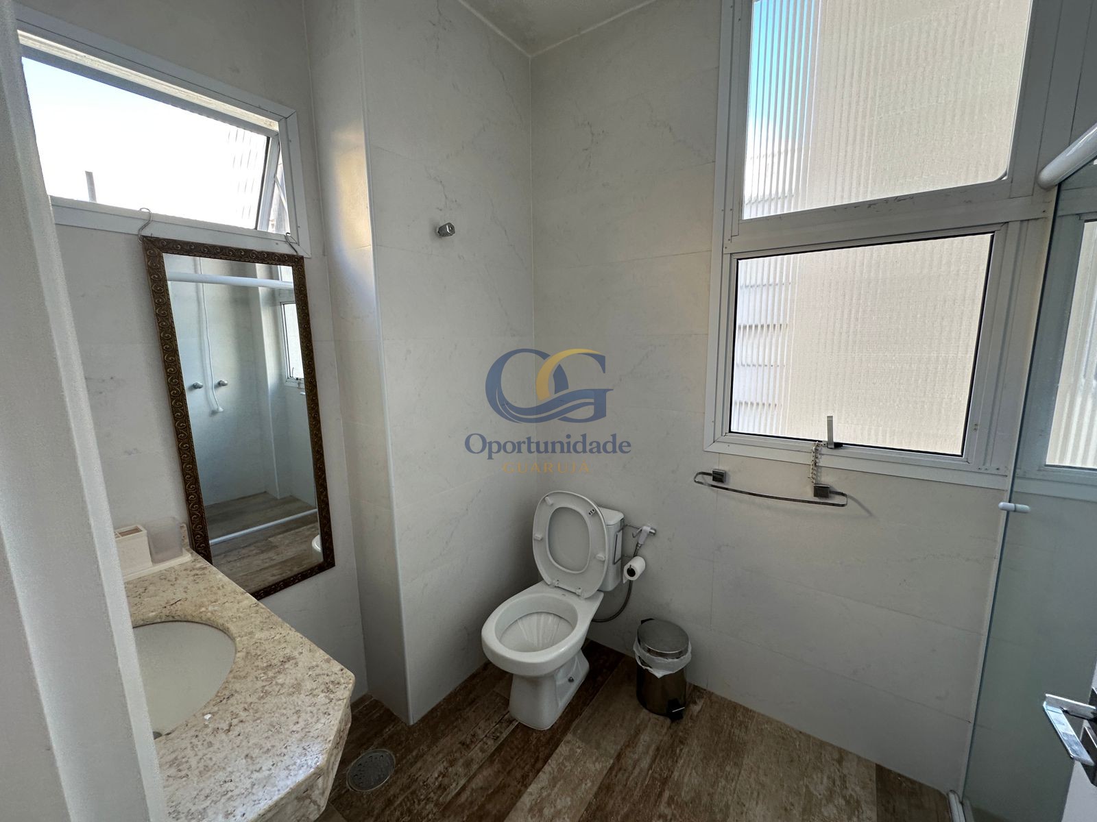 Apartamento na Praia das Pitangueiras, Guarujá - SP